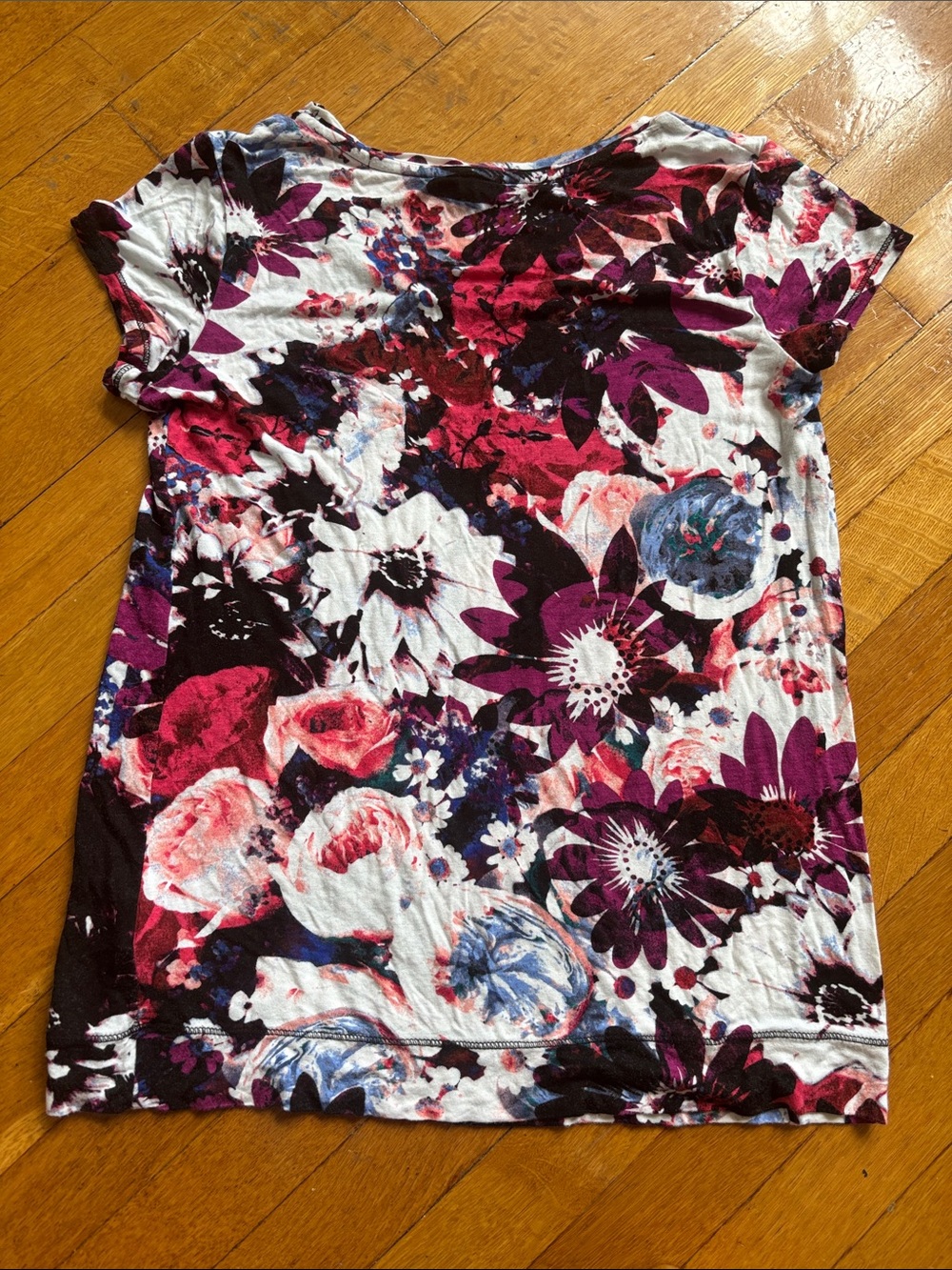 Vera Wang Floral Short Sleeve Scoop Neck Top - White, Magenta, Navy - Picture 3 of 3